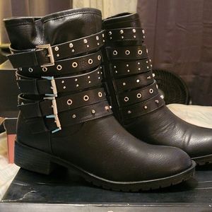 Fergie - black boots